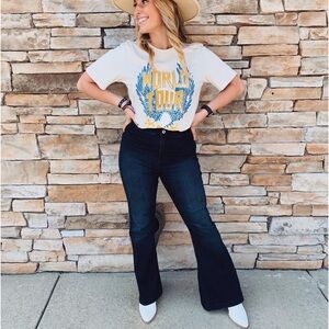 Graphic tee